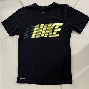 Mens Nike Black and Yellow Short Sleeve Tee size small